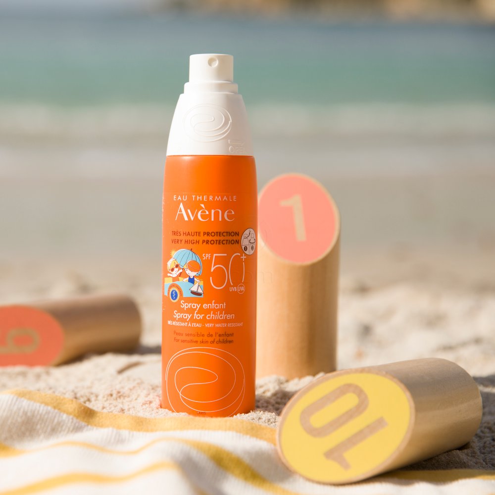 Eau Thermale Avène Sun Otroško pršilo z visoko zaščito pred soncem ZF 50+ (200 ml)	