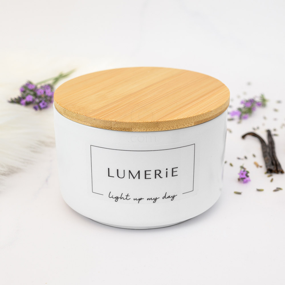 LUMERiE Sweet lavender, bela sveča vonj sivka in vanilija (340 g)