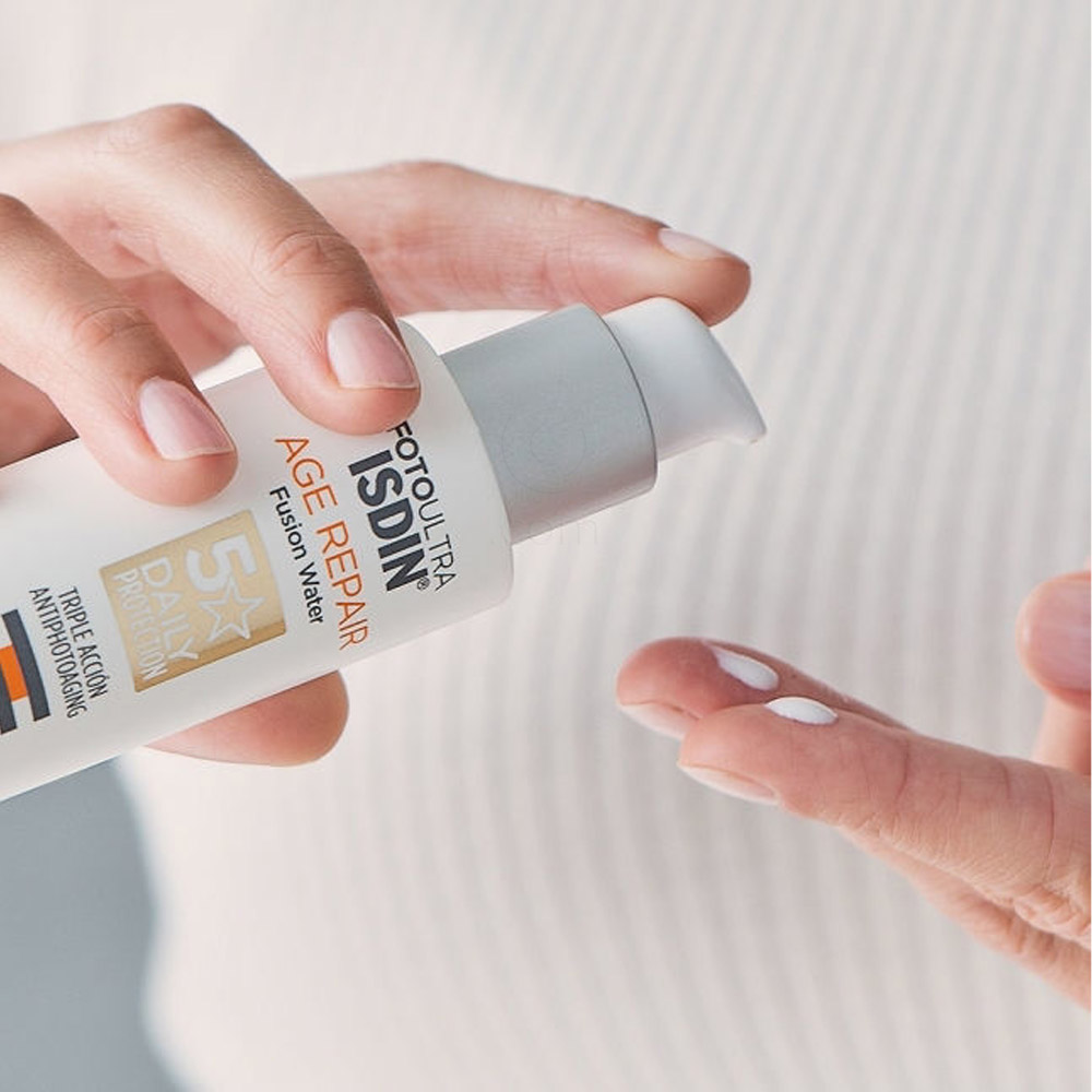 ISDIN Sun Fotoultra Age Repair Fusion Water, fluid za zaščito obraza pred soncem - ZF50 (50 ml)
