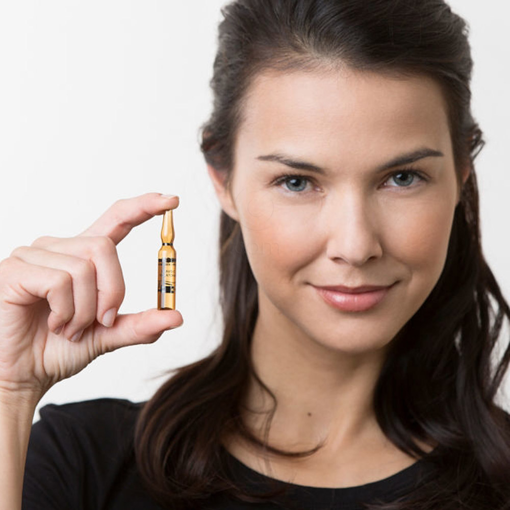 ISDIN Isdinceutics Flavo-C Melatonin, nočni obnovitveni serum - ampule (30 x 2 ml)