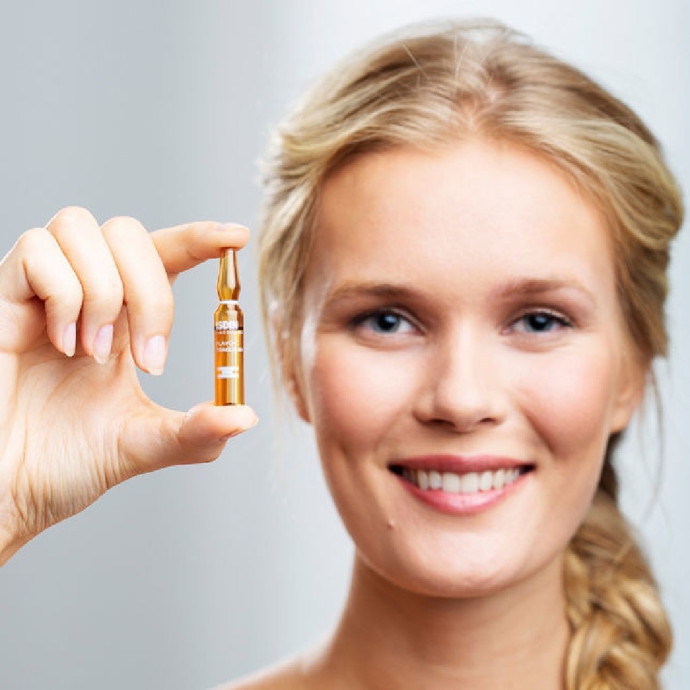 ISDIN Isdinceutics Flavo-C Ultraglican & Isdinceutics Flavo-C Melatonin, dnevni in nočni serum, ampule (10 x 2 ml + 10 x 2 ml)