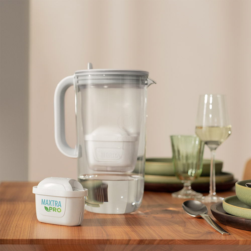 Brita Glass One, stekleni vrč za filtriranje vode - 2,5 l (1 komplet)