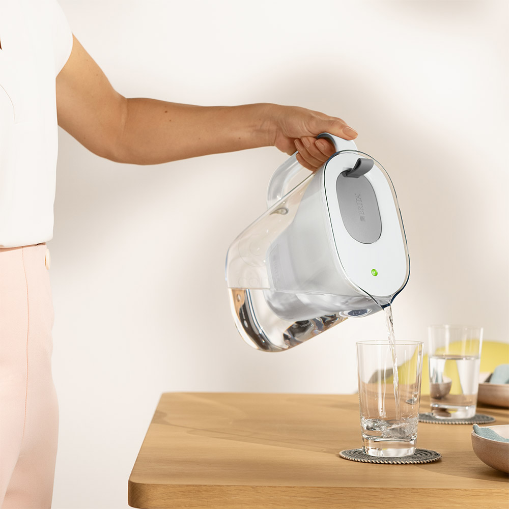 Brita Style Cool LED, vrč za filtriranje vode - siv (2,4 l)