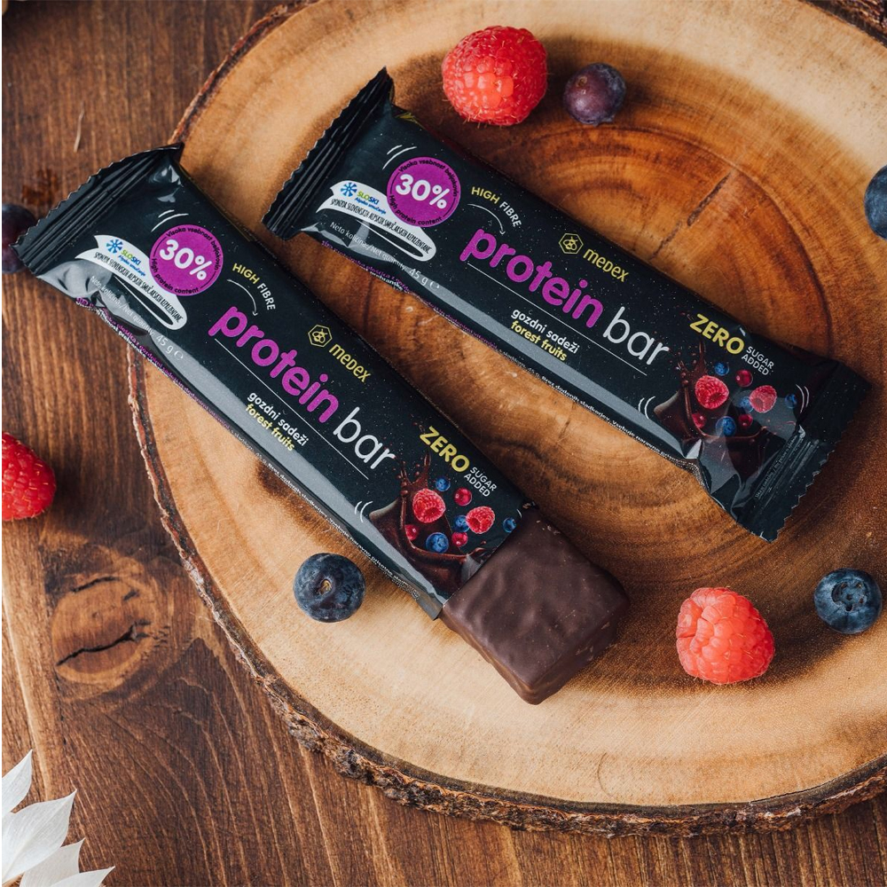 Medex Protein Bar, proteinska ploščica - gozdni sadeži (45 g)