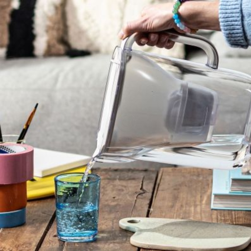 Brita Style Cool LED, vrč za filtriranje vode - mat bela (2,4 l)