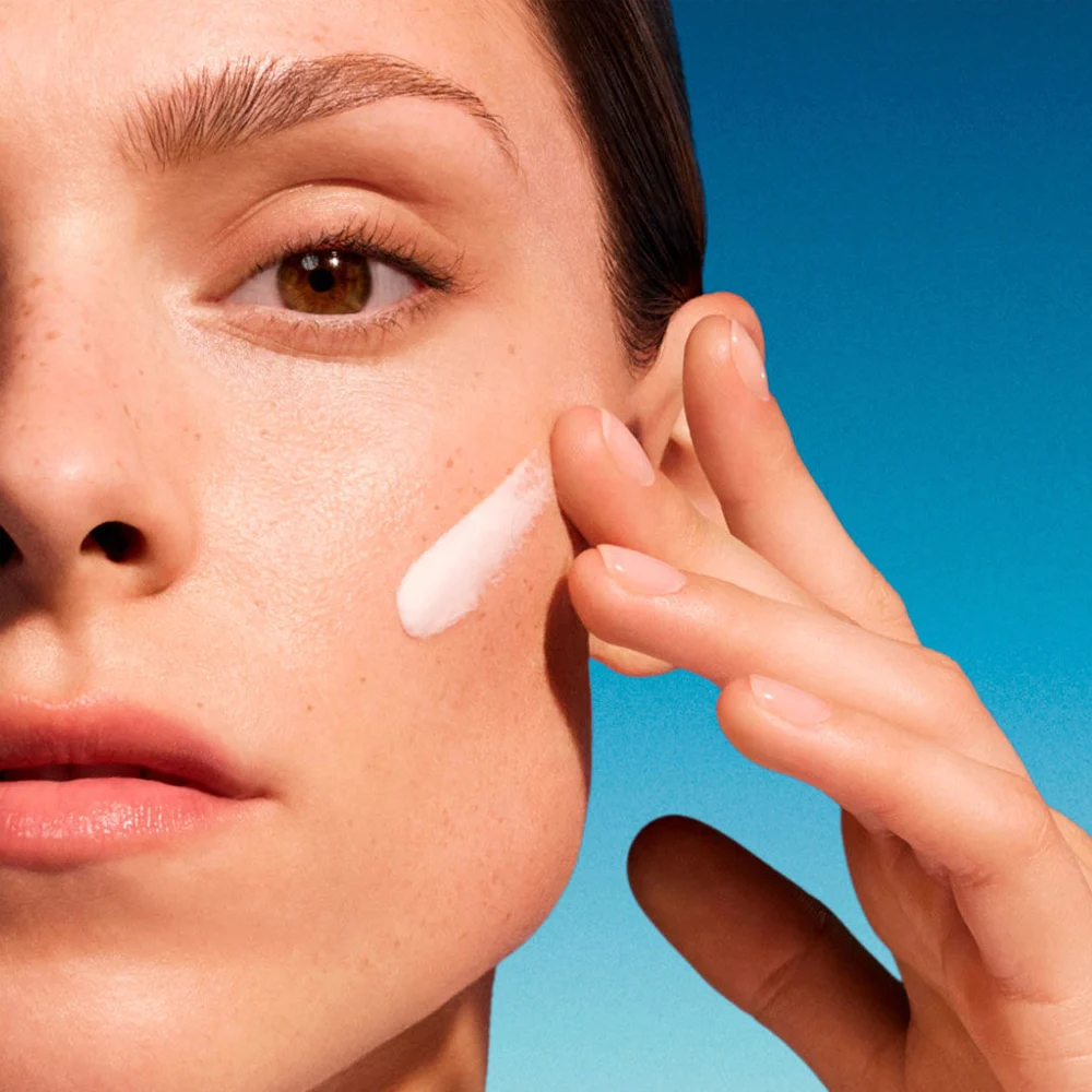 Bioderma Photoderm AR+, ultra fluidna zaščita pred soncem za kožo z rdečico ZF50+ (40 ml)