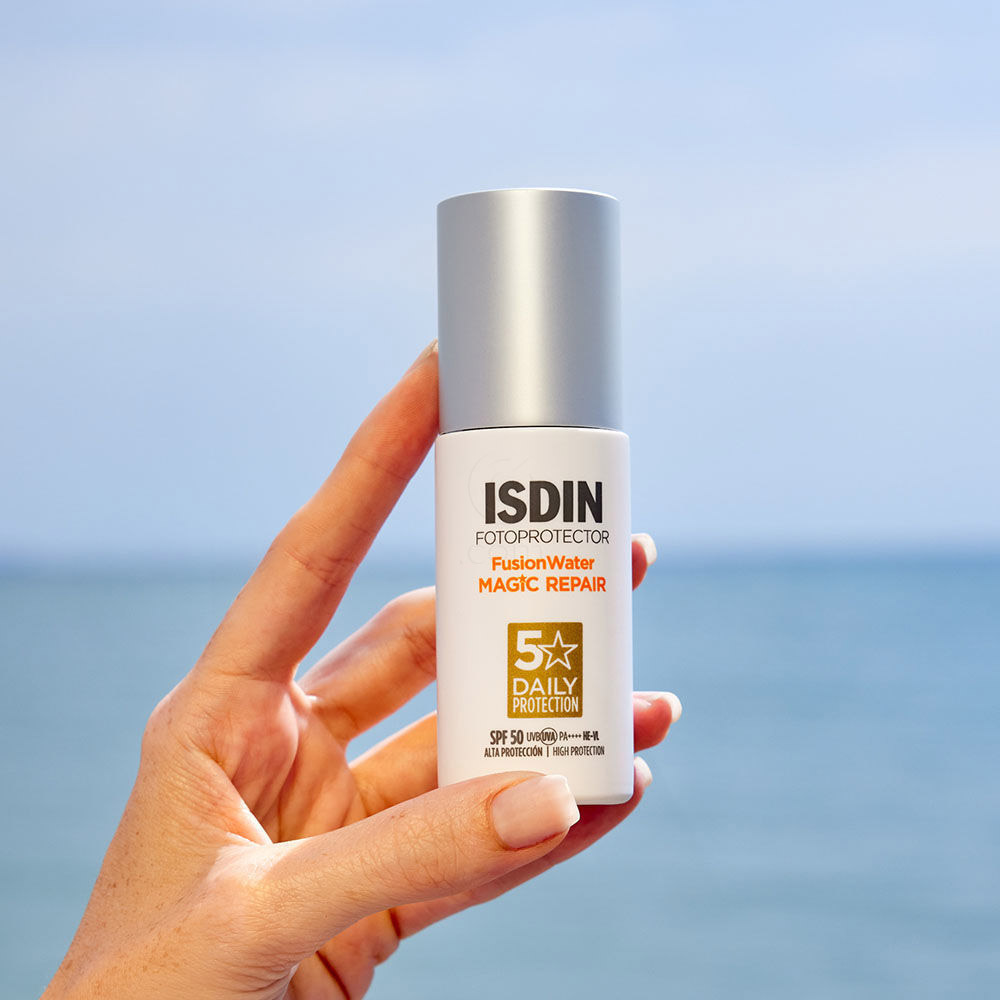 ISDIN Fotoprotector Fusion Water Magic Repair, izjemno lahka krema - ZF 50 (50 ml)