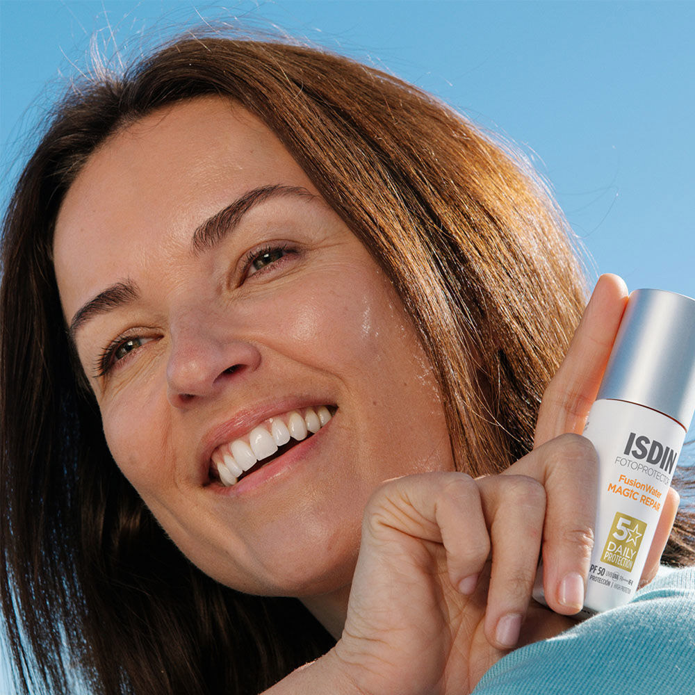 ISDIN Fotoprotector Fusion Water Magic Repair, izjemno lahka krema - ZF 50 (50 ml)