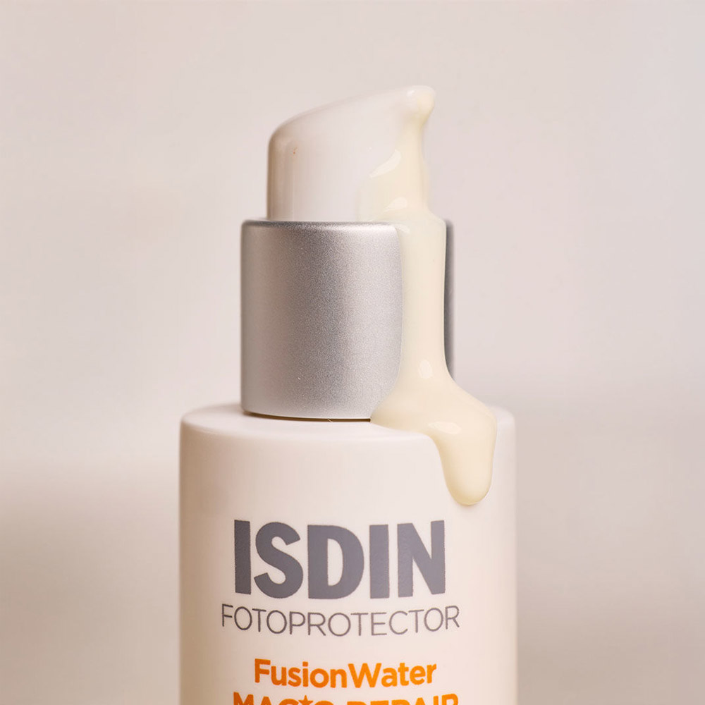 ISDIN Fotoprotector Fusion Water Magic Repair, izjemno lahka krema - ZF 50 (50 ml)