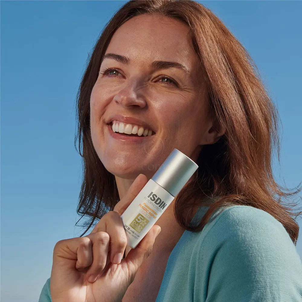 ISDIN Fotoprotector Fusion Water Magic Repair, izjemno lahka obarvana krema - ZF 50 (50 ml)