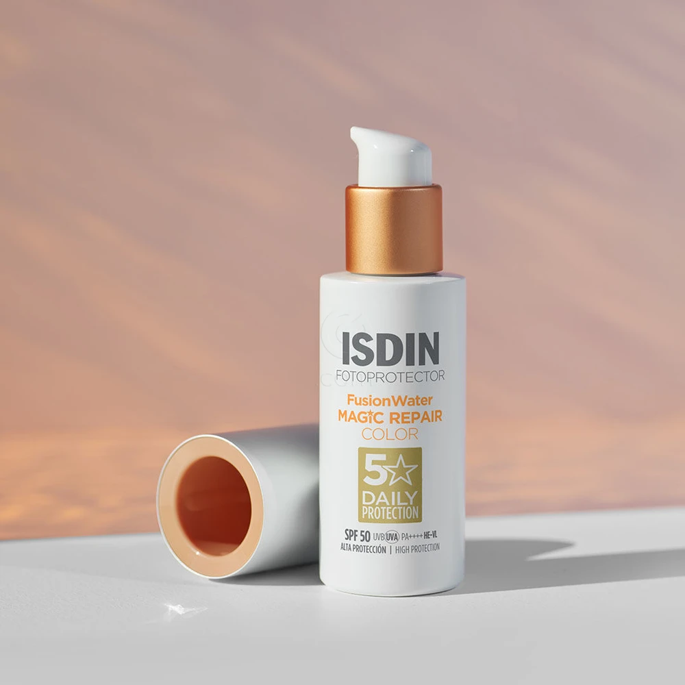 ISDIN Fotoprotector Fusion Water Magic Repair, izjemno lahka obarvana krema - ZF 50 (50 ml)