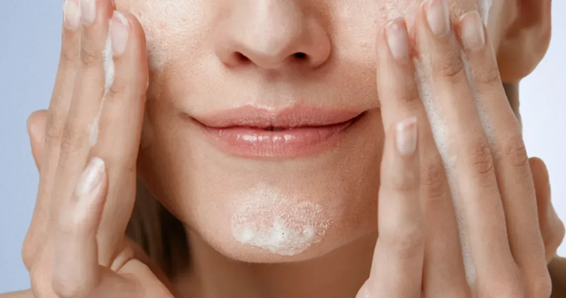 Kako očistiti občutljivo kožo z nasveti dr. Heather Woolery Lloyd