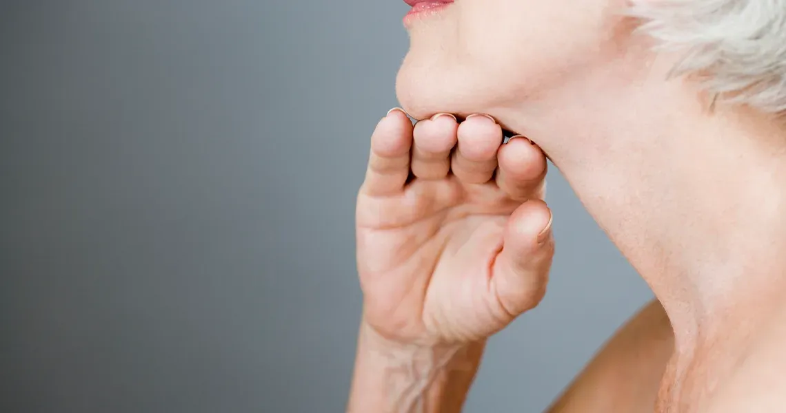 Zakaj je moja koža med menopavzo tako suha?